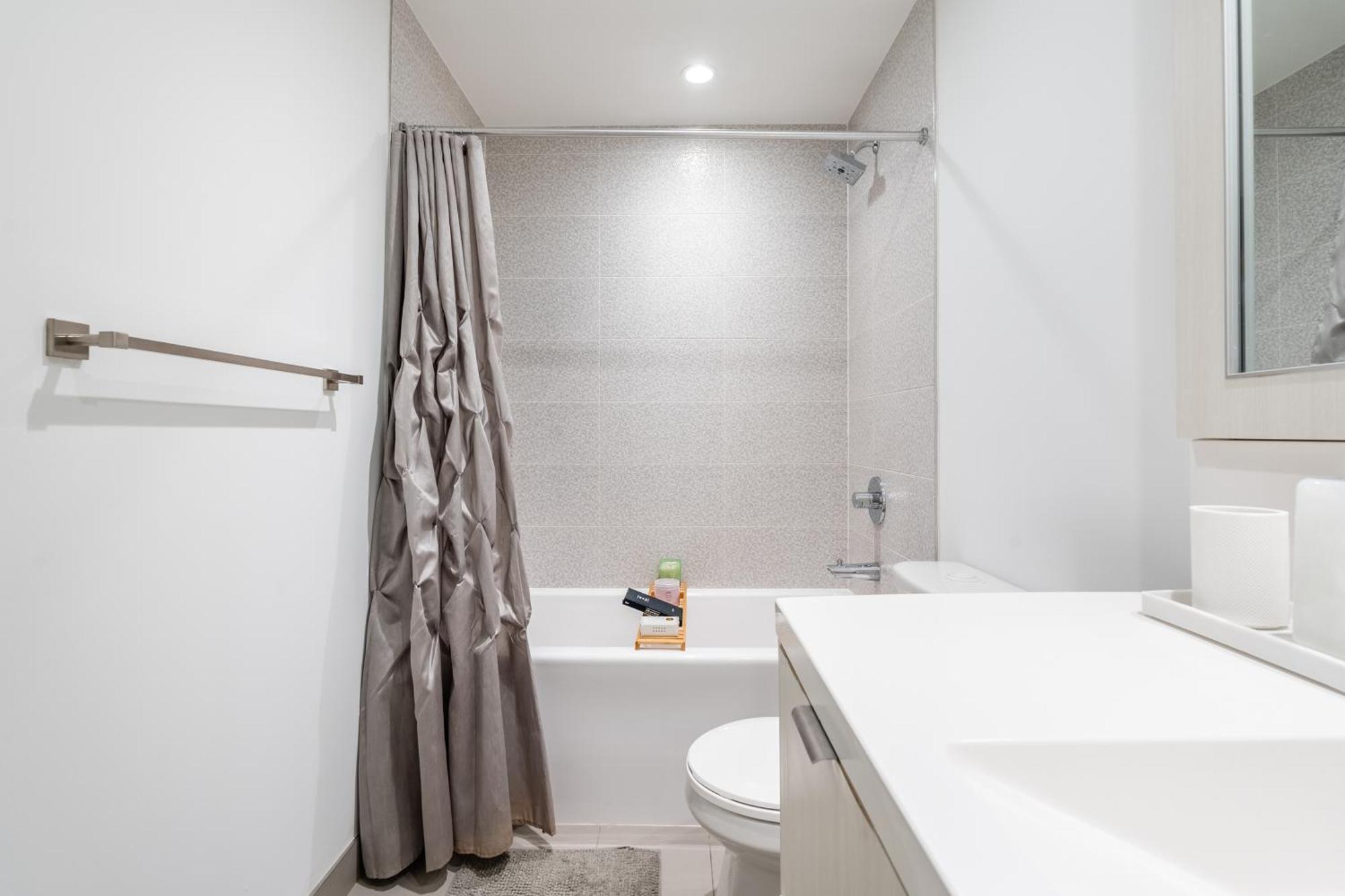 Spacious Corner Apartment Downtown Toronto Extérieur photo