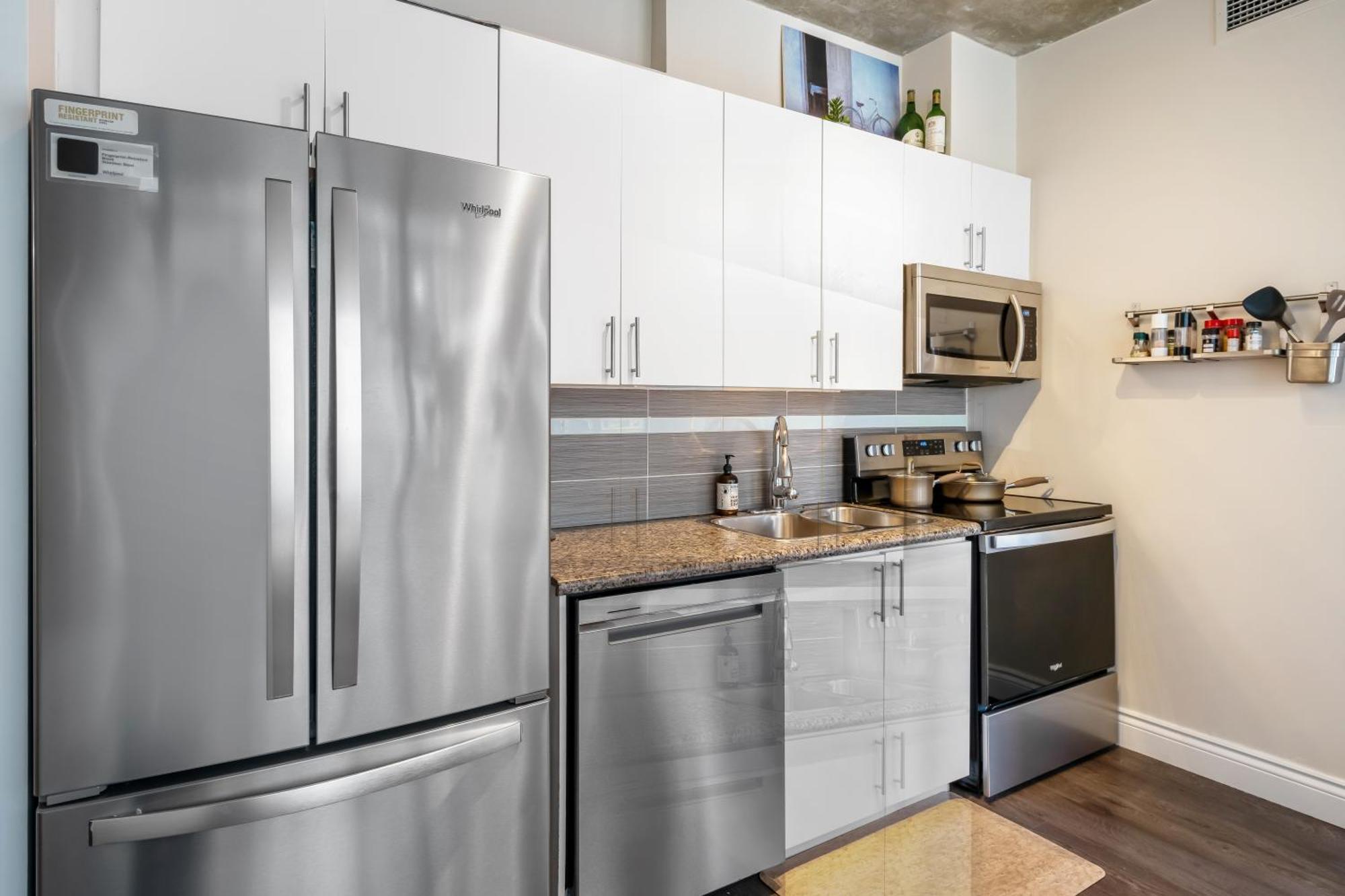 Spacious Corner Apartment Downtown Toronto Extérieur photo