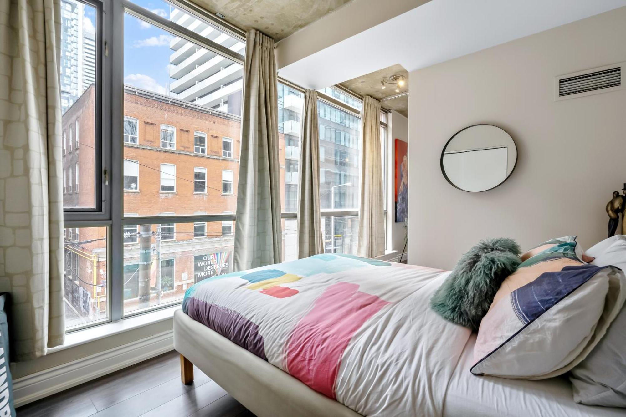 Spacious Corner Apartment Downtown Toronto Extérieur photo